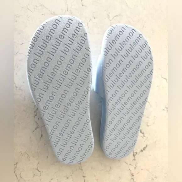 Lululemon Women's Restfeel Slide New Without Box Size 8 Windmill Periwinkle - Picture 2 of 4